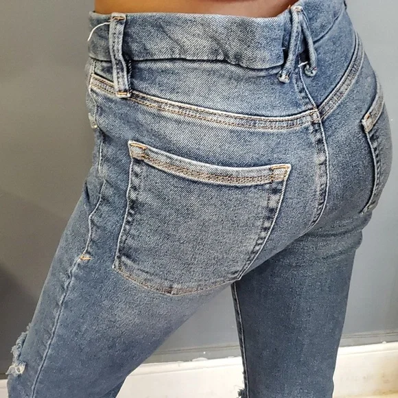 Good American distress blue crop ankle distressed jeans size 4/27 - Picture 4 of 13